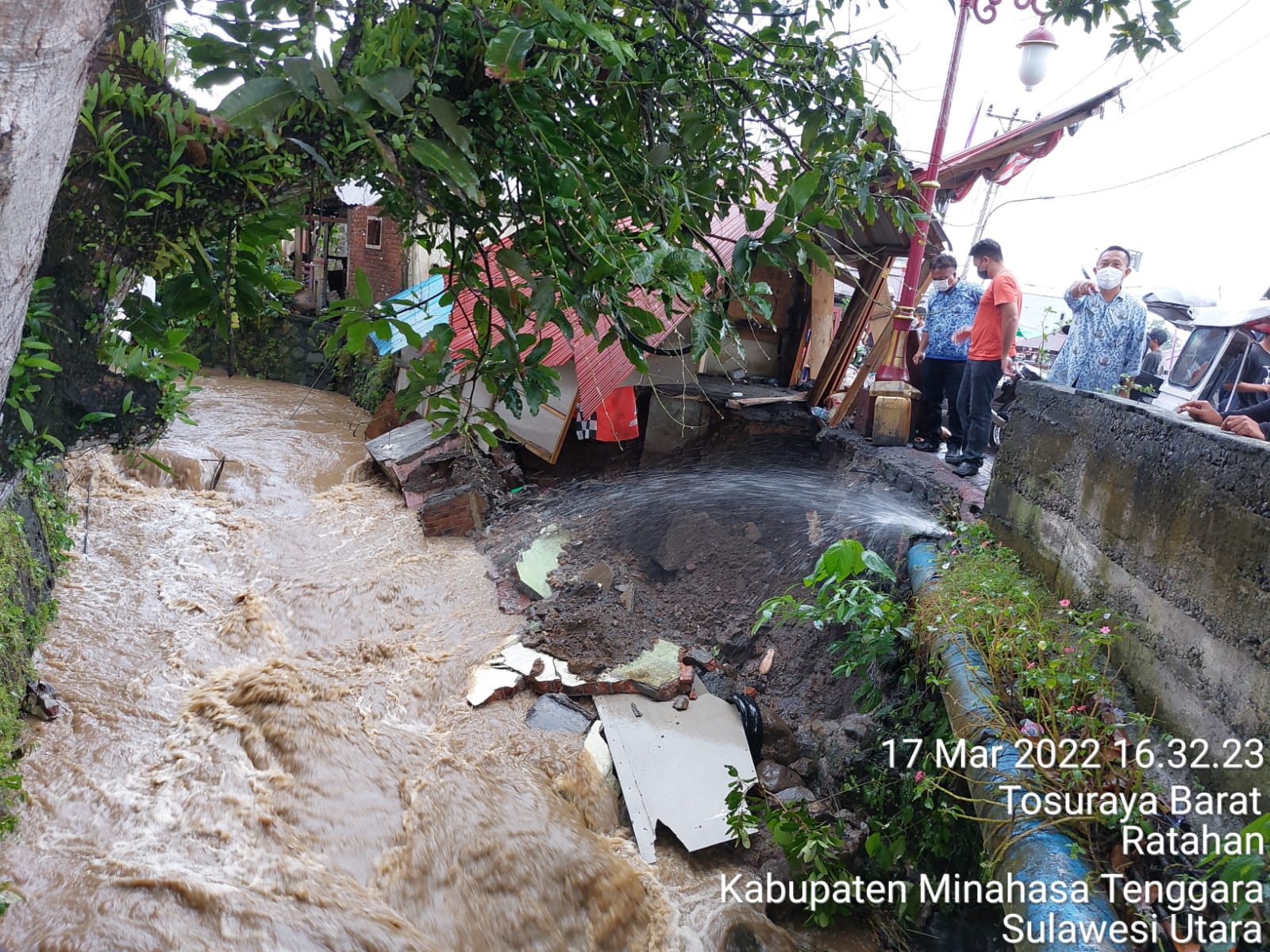 Tanggul Ambruk, Rumah Bengkel Tosuraya Nyaris Terseret